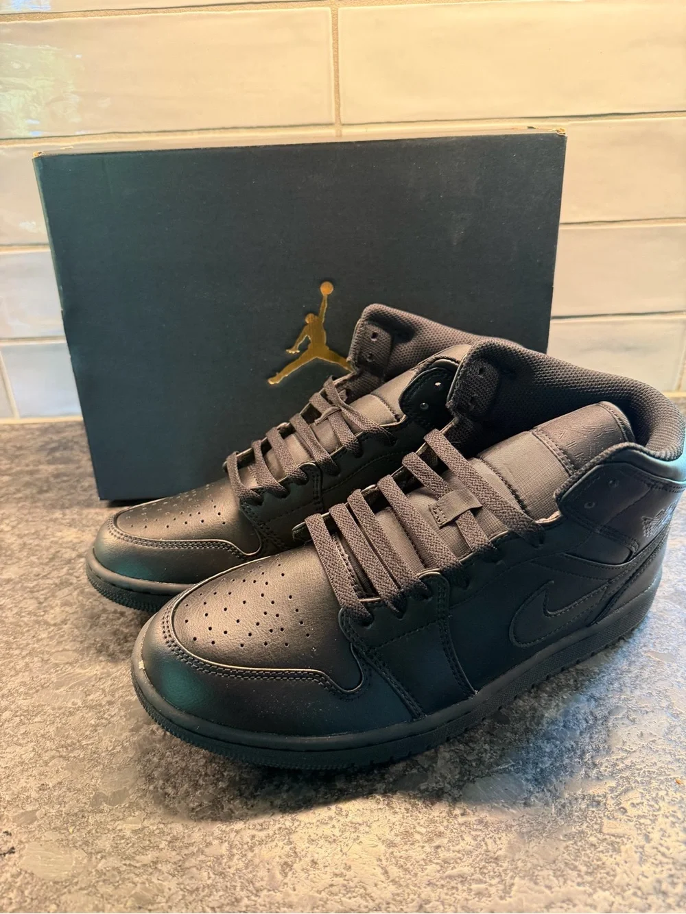 Air Jordan 1 Men's Black Mid-Top Sneakers size 8.5